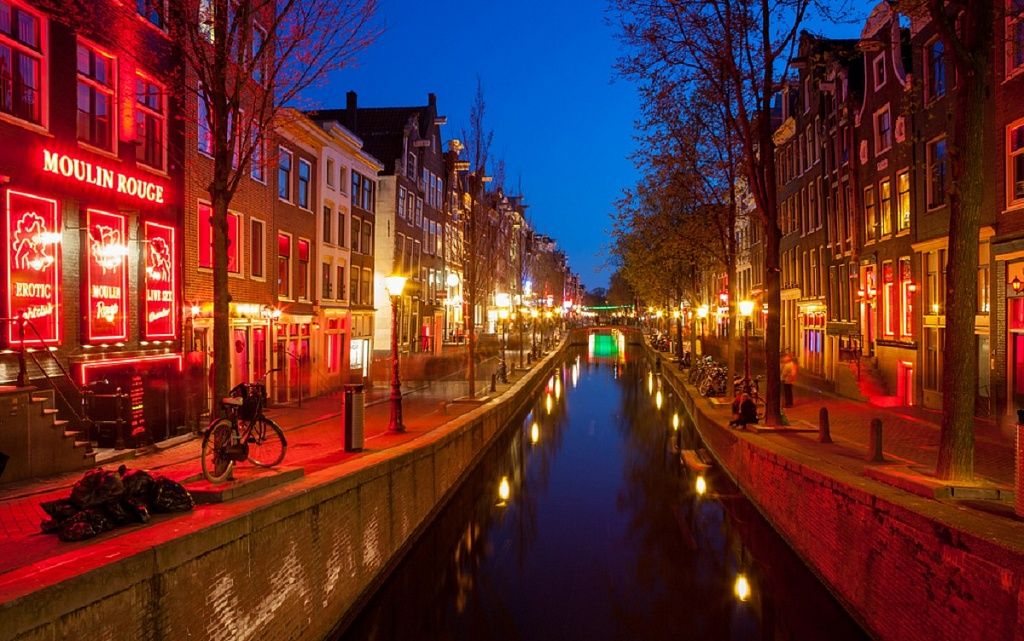 сколько в кофешопе в амстердаме стоит марихуана