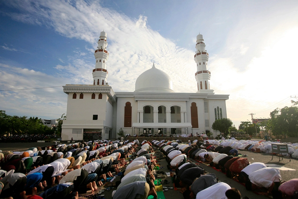 Азия мусульмане. Индонезия исламский храм. Исламский мечеть Индонезии Джакарта.