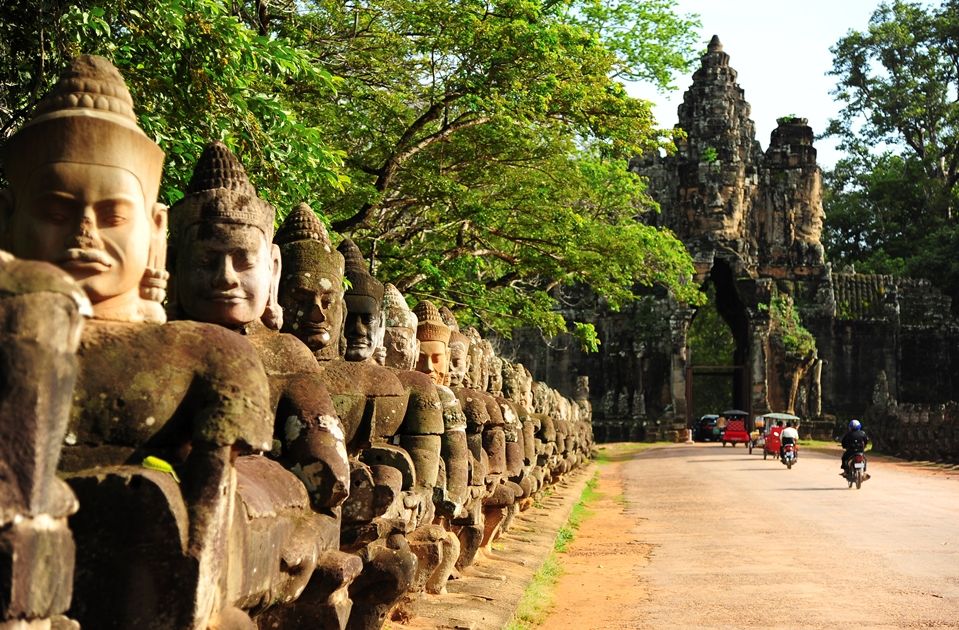 Гигантский индуистский храмовый комплекс Ангкор